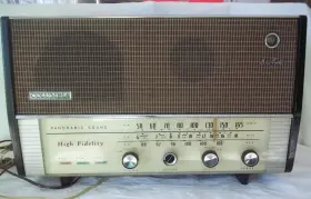 C625 SOUND Panoramic High Fidelity Tube Radio