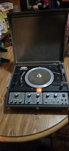 AC-201 HILTON Sound