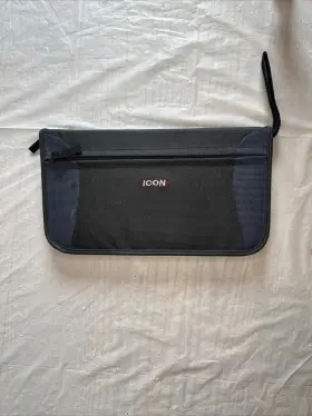 IDW064-BLU ICON Zippered Cd Storage Wallet Discs