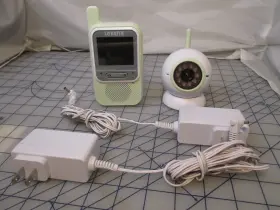 LV-TW301 LEVANA Clearvu Digital Video Baby Monitor Changing