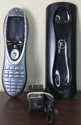 R-RG7-L-LG7 LOGITECH Harmony Remote Control Base Station Dock