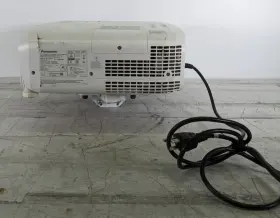 PT-VW540 PANASONIC Wxga Projector Hrs Remote 5500 #3